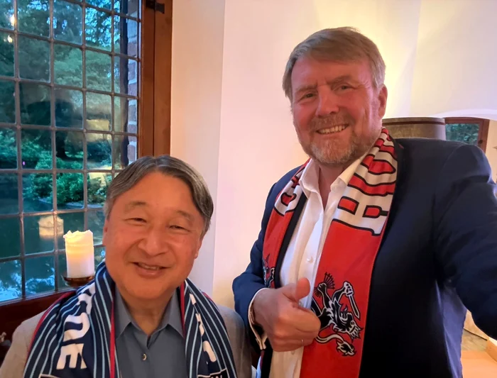 Împăratul Naruhito și Willem Alexander urmărind meciul   FOTO Casa Regală olandeză jpg