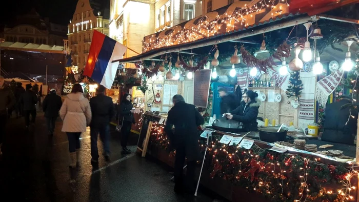 Zona de gostronomie la Târg de Crăciun din Timişoara FOTO Ş.Both