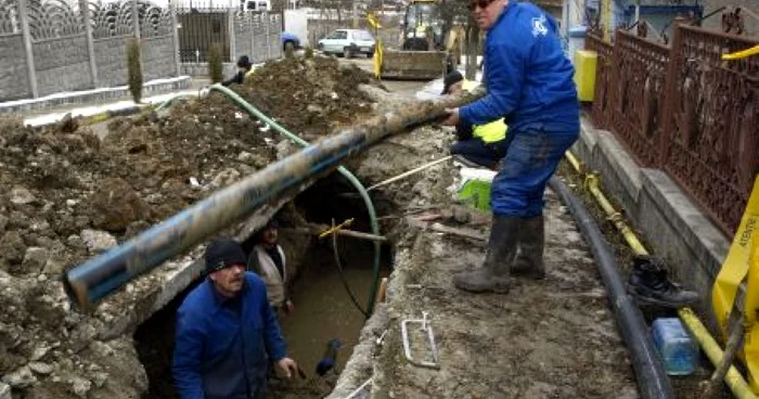 Apaprod va continua lucrările la reţeaua de apă şi canalizare. FOTO: Daniel Guţă. ARHIVĂ