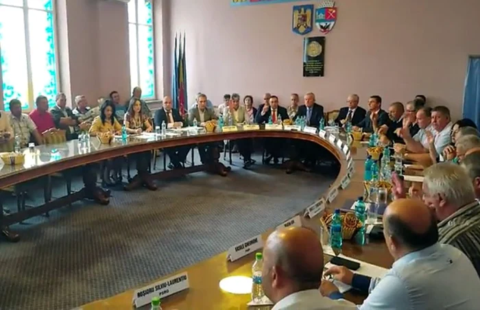 Insolvenţa a fost admisă în unanimitate