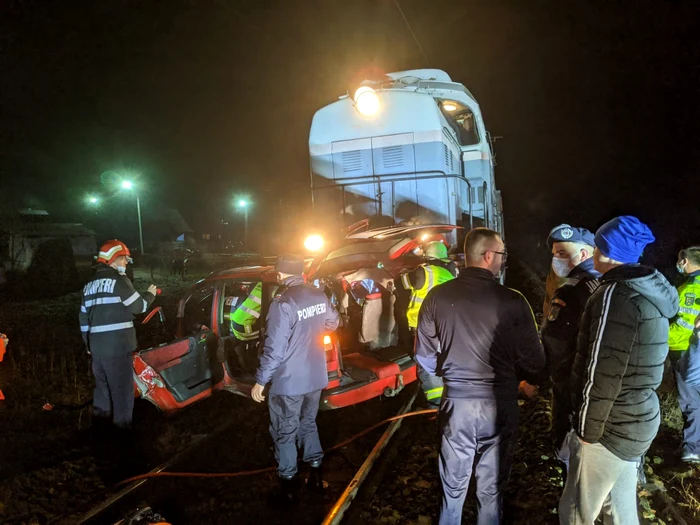 
    Imagini cumplite de la accidentul feroviarfoto: Bistrițeanul.ro  