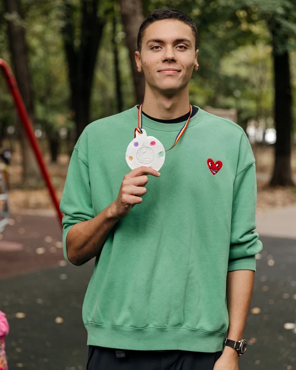 David Popovici, îngerul copiilor jpg