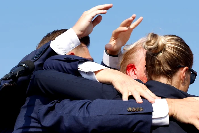 Donald Trump a fost lovit de glonț în ureche FOTO: arhivă