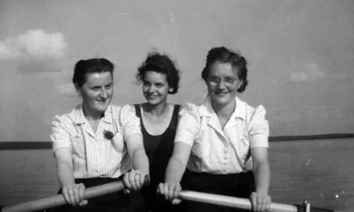 Cruzimea gardienilor cu fustă din cel mai mare lagăr nazist pentru femei: camera unde nou născuţii erau lăsaţi să moară şi „scorpia blondă“ care adora să tortureze jpeg