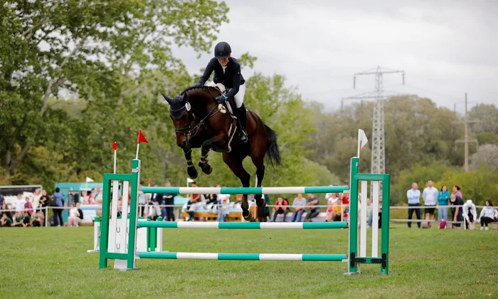 Vanessa Bolting4 jpg