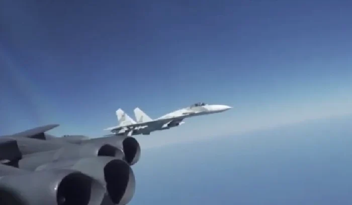 Partea americană acuză că piloţii ruşi s-au apropiat neprofesionist de mult de bombardierul B-52H FOTO Captură  Video