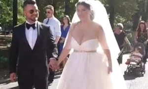Gabriela Cristea, rochie de mireasă extrem de decoltată  jpeg