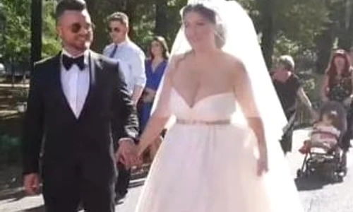 Gabriela Cristea, rochie de mireasă extrem de decoltată  jpeg