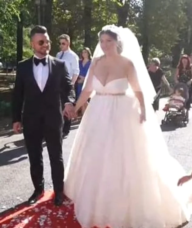 Gabriela Cristea, îndreptându-se spre biserică Foto: Instagram