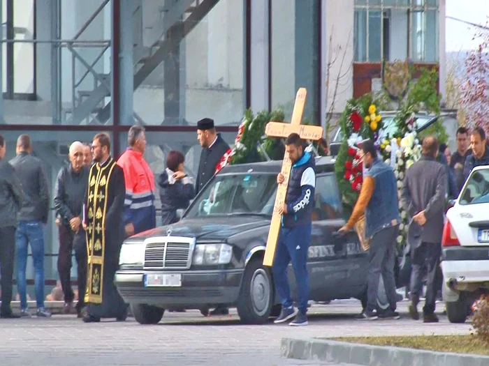 Deşi Marius s-a sinucis, un preot a fost prezent la înmormântare