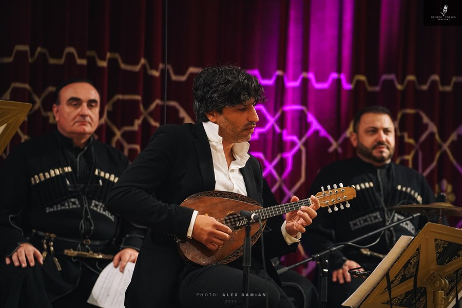 Inima lumii, într-o mandolină