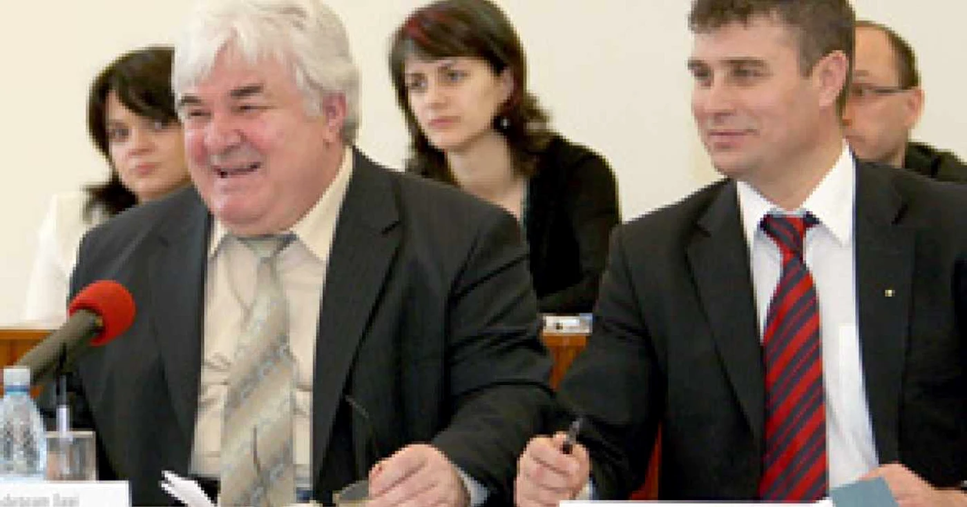 Iaşi: Simirad şi Adăscăliţei, actori de circ la CJ