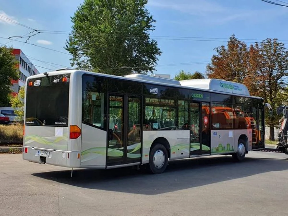 Un Mercedes-Benz Citaro din prima generaţie a
fost transformat în autobuz cu motor Euro6 GNC Foto FAcebook / Asociaţia Metrou Uşor / Ştefan28
