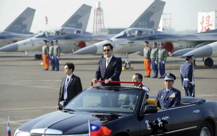 Preşedintele Taiwanului, Ma Ying-jeou, în timpul unei vizite oficiale la Baza Aeriană de Apărare IDF, în ianuarie 2014 FOTO Reuters