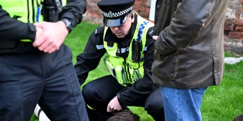 Bărbatul arestat fiindcă a aruncat cu un ou în regele Charles al III lea. Foto: Twitter