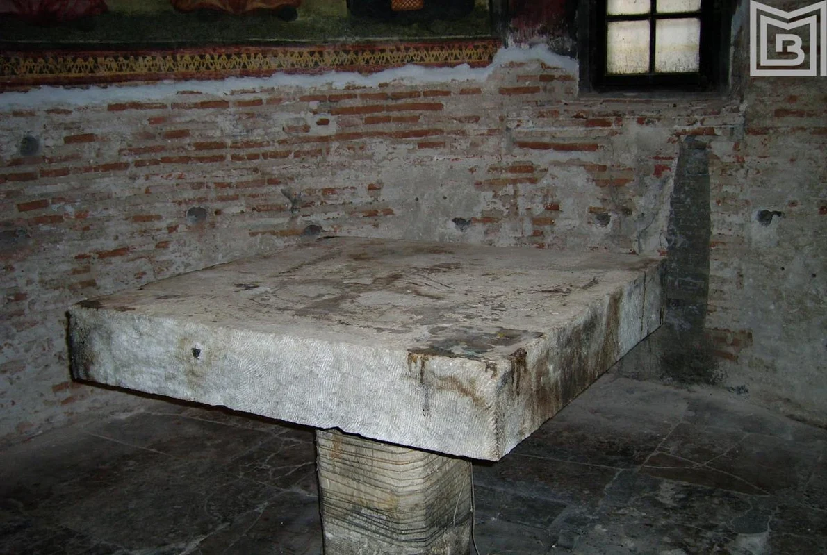 Cutie cu sfinte moaște descoperită în altarul bisericii Sf. Nicolae „Udricani” (foto: Muzeul Municipiului București)