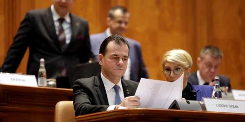 Ludovic Orban si Raluca Turcan in Parlament FOTO gov.ro