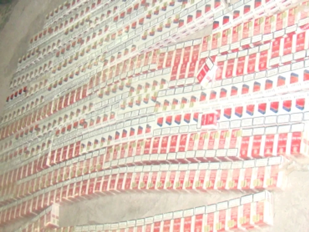 Suceava: Captură de ţigări şi băuturi alcoolice în bazarul sucevean