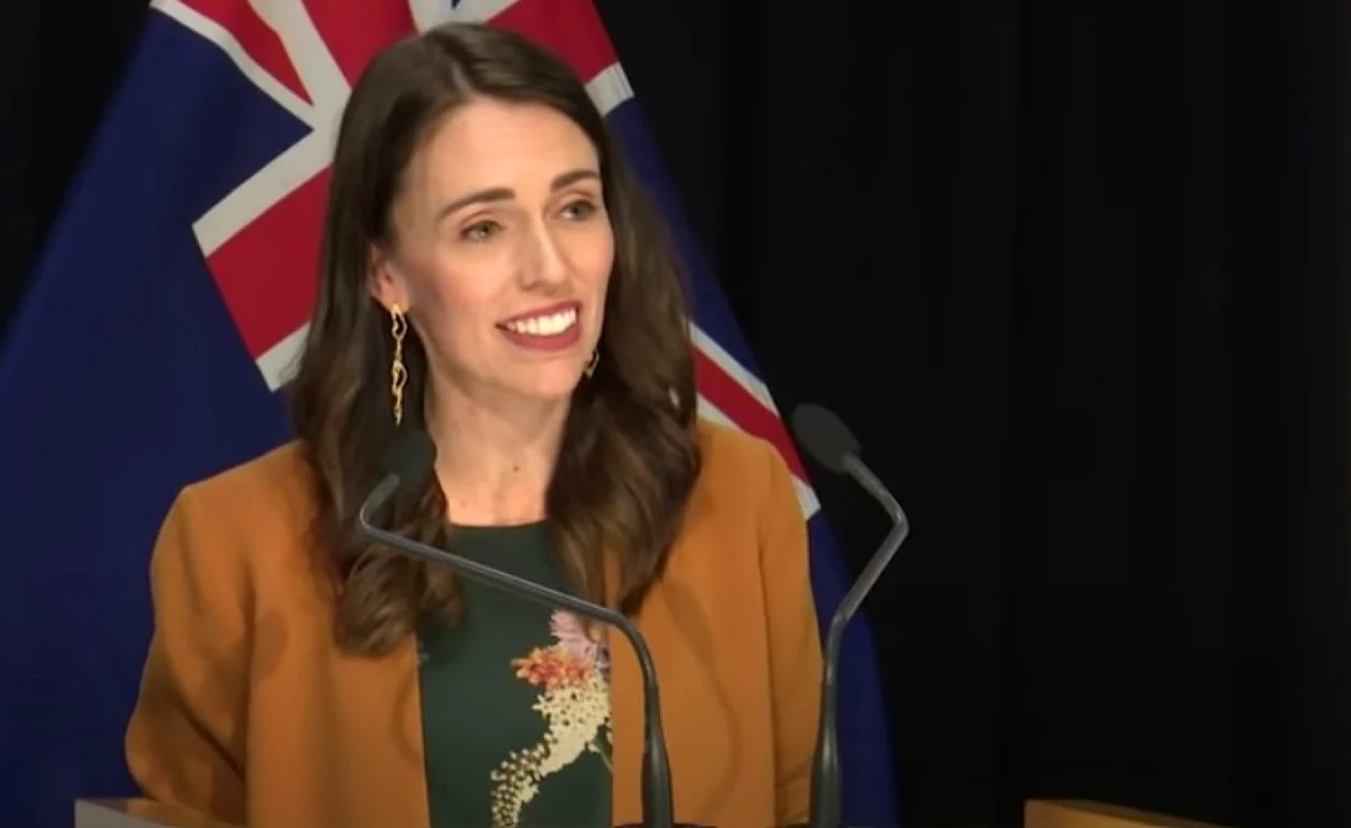 Premierul Jacinda Ardern anunţând că Noua Zeelandă a scăpat de covid-19, boala provocată de noul coronavirus Captură YouTube/ The Guardian