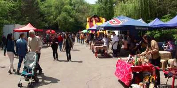 Slătinenii au ieşit în număr la Pădurea Strehareţi, în ciuda lipsei unor amenajări (FOTO: Mugurel Manea)