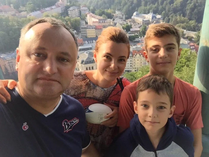 Igor Dodon cu familia la odihnă în Cehia. Sursa: www.facebook.com/dodon.igor