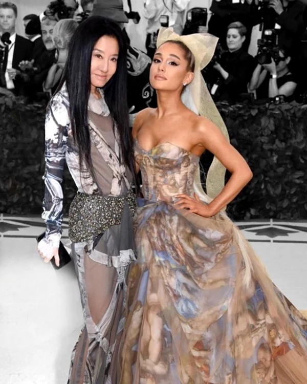 5 vera wang si ariana grande jpg jpeg