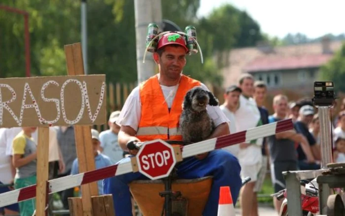 Cele mai trăsnite echipaje se vor întrece în LIvada Poştei. FOTOArhivă.