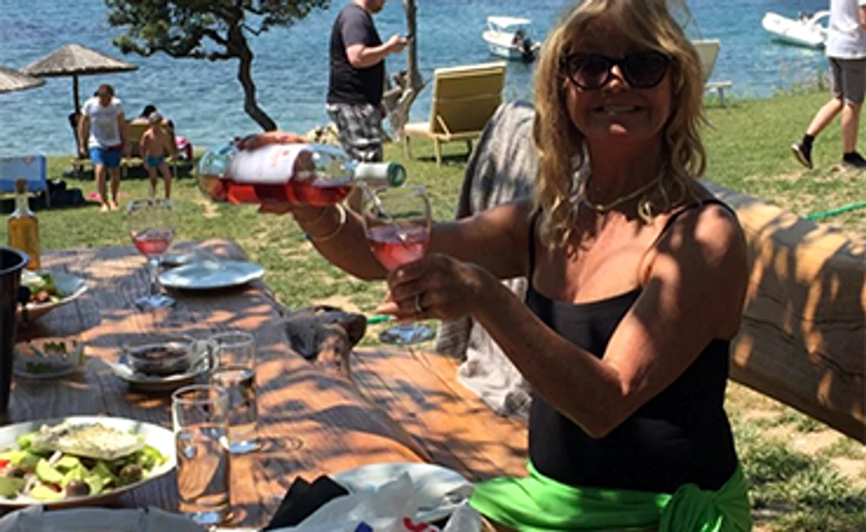 
    Goldie Hawn, 75 de ani, este ultima sosită pe meleaguri elene, în SkiathosFotografii: Instagram  