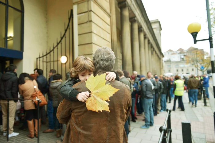 
    La Bristol, în Anglia, au fost cozi gigantice  