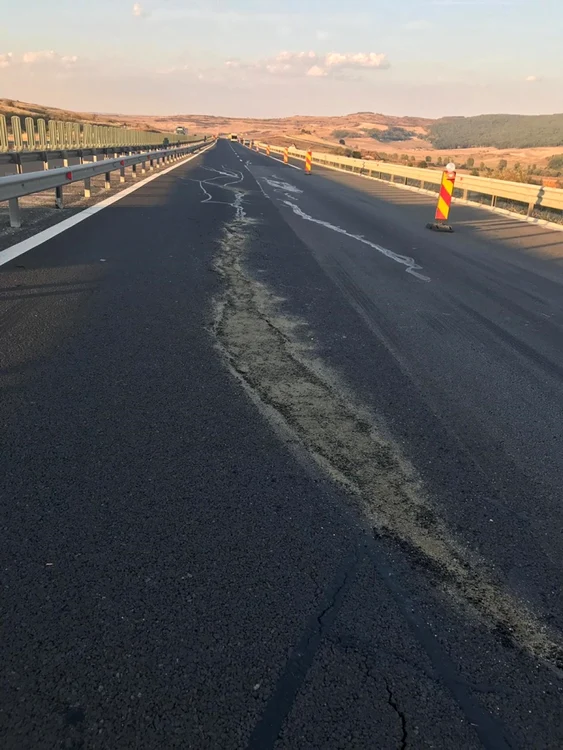 Asfaltul s-a scufundat și se circulă cu restricții la km 276, de pe Autostrada Sibiu-Orăștie 
