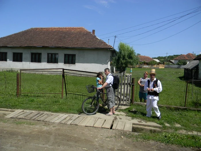 Comoara populară cu obiecte de peste 10.000 de euro e depozitată într-o grădiniţă dezafectată - foto: Adrian Caraba