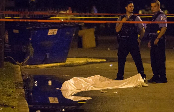 Una dintre victimele incidentelor armate produse în weekend în Chicago FOTO Chicago Tribune
