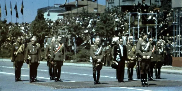 Regele Mihai si Maresalul Ion Antonescu parada de 10 mai 1943 webp