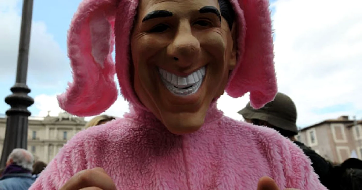 Mascotă reprezentându-l Silvio Berlusconi, şeful Guvernului italian Foto: La Stampa