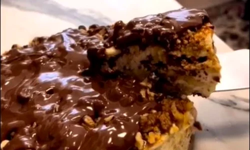 Tort fără coacere cu biscuiți și banane