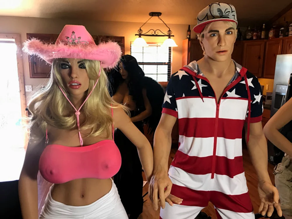 
    La întâlnirea din Texas au venit atât păpuşoi cât şi păpuşele  