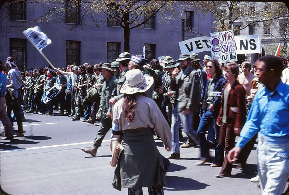 800px Vietnam War protest in Washington DC April 1971 0 jpg jpeg