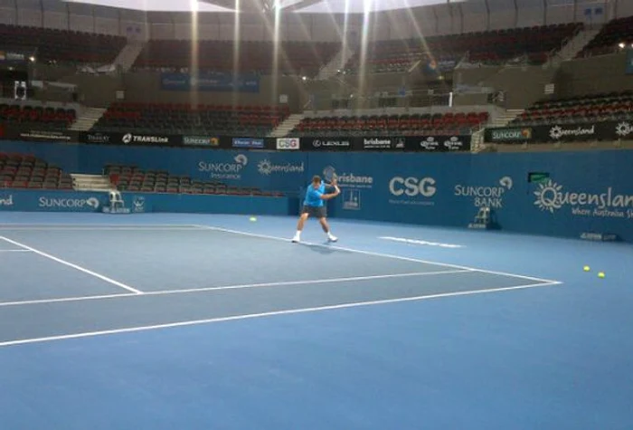 
    Andrei Pavel pe teren la Brisbane  