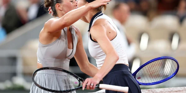 Kostyuk si Svitolina jpg