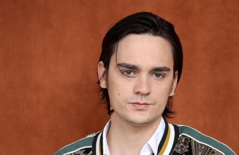 Alain-Fabien, fiul lui Alain Delon, îi dă în judecată pe cei doi frați ai săi pentru a anula testamentul marelui actor