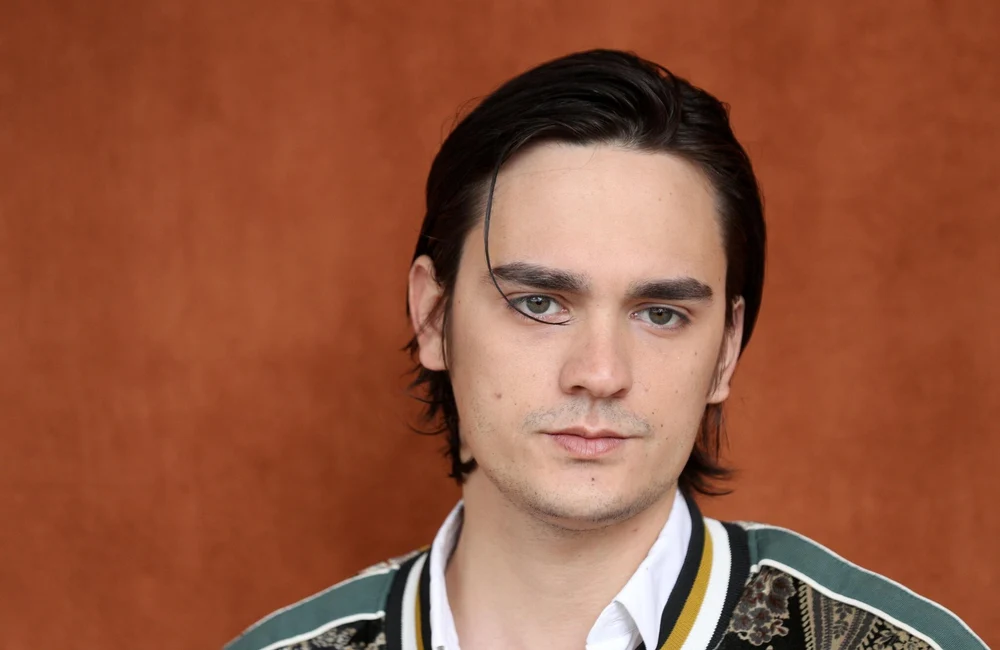 Alain-Fabien, fiul lui Alain Delon, îi dă în judecată pe cei doi frați ai săi pentru a anula testamentul marelui actor