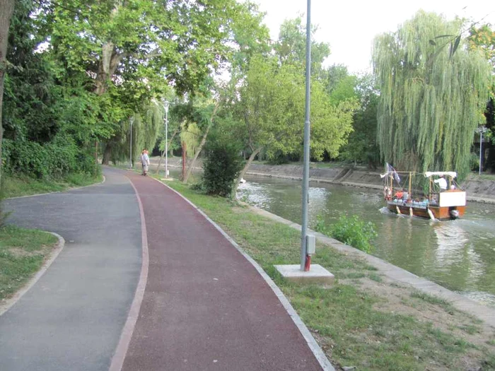 Piasta de biciclete de pe malul Begăi FOTO Ştefan Both