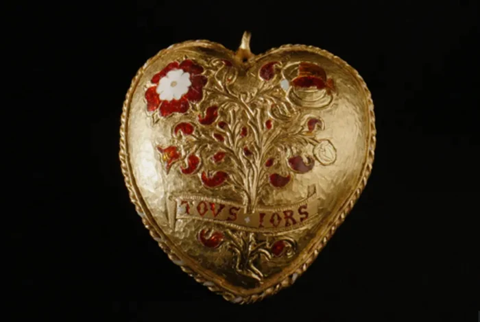 „Inima Tudorilor” este un pandantiv extrem de rar legat de regele Henric al VIII-lea. Foto: PA Media