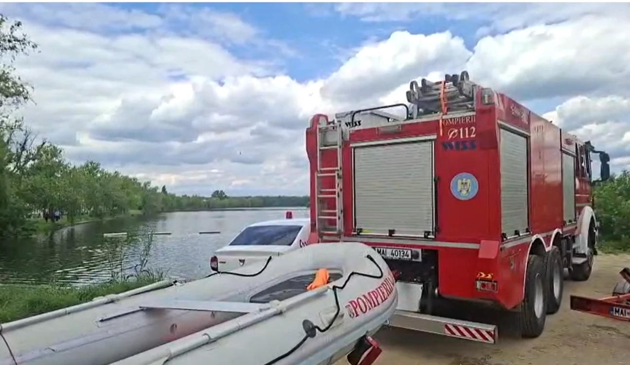 Pompierii intervin pentru salvarea celui de-al doilea copil FOTO: Captura video