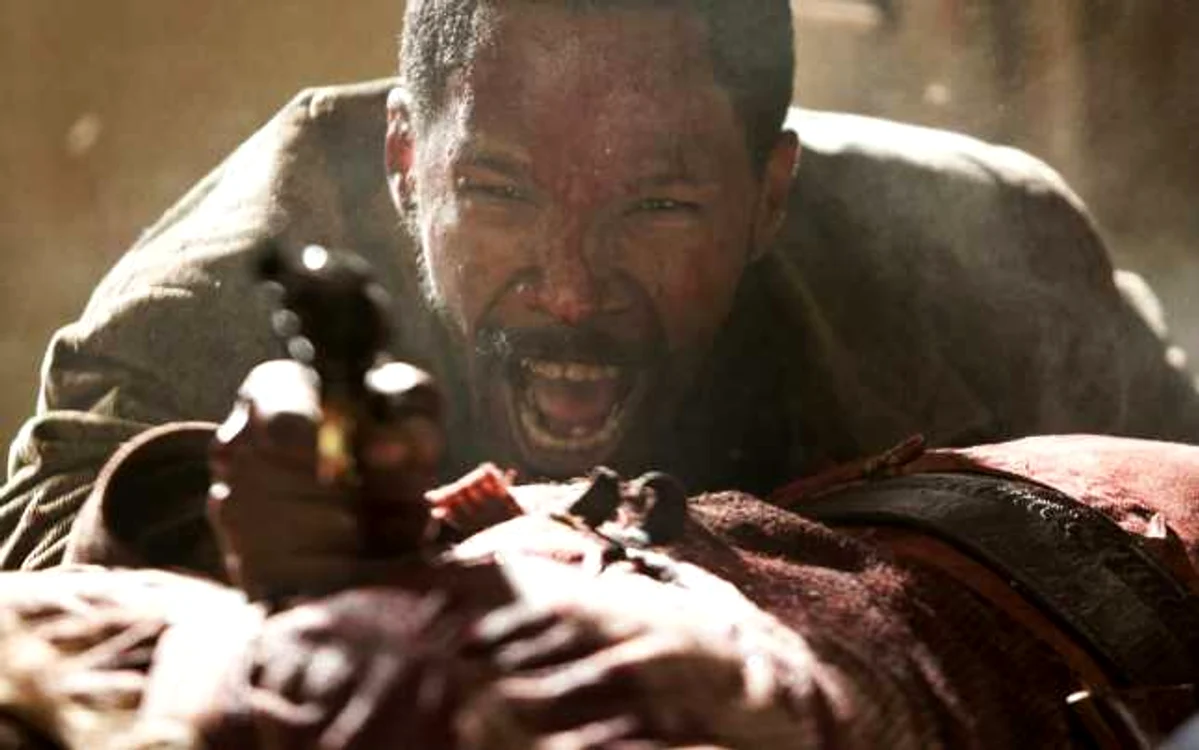 Jamie Foxx, într-o scenă
emblematică pentru „Django dezlănţuit“ FOTO: outnow.ch