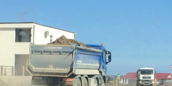 Drumul Mamaia - Năvodari distrus de şantierul Teldrum Sursa foto Costel Aurelian Dumitraşcu
