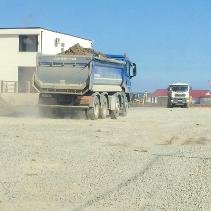 Drumul Mamaia - Năvodari distrus de şantierul Teldrum Sursa foto Costel Aurelian Dumitraşcu