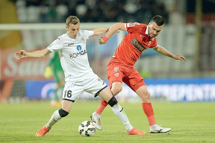 
    Fotbaliştii din Liga I  îşi vor primi salariile  restante după ce  cluburile au încasat  banii din drepturile tv  