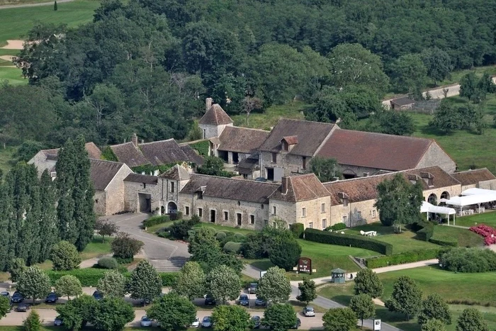 Castel cu teren de golf la o oră de Paris. FOTO: Le nail