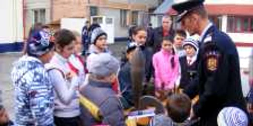 Elevi în vizită la ISU Dâmboviţa